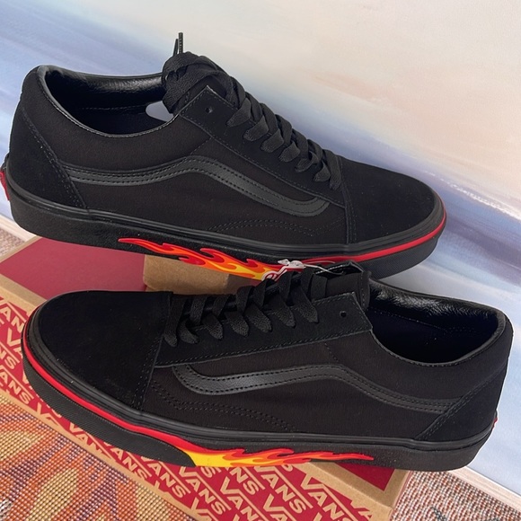 Vans Men’s Old Skool
(Flame Wall) Black/Black
VN0A38G1Q8Q
Sneakers - Picture 13 of 16